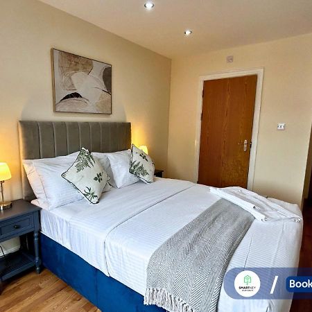 Modern 2 Bed 2 Bath Apartment Free Parking ワトフォード エクステリア 写真