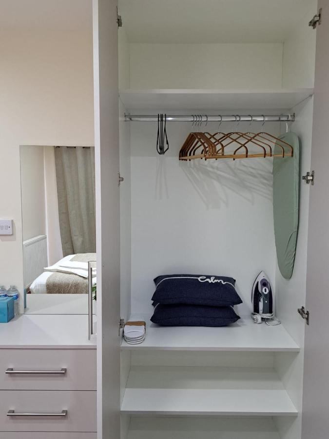 Modern 2 Bed 2 Bath Apartment Free Parking ワトフォード エクステリア 写真