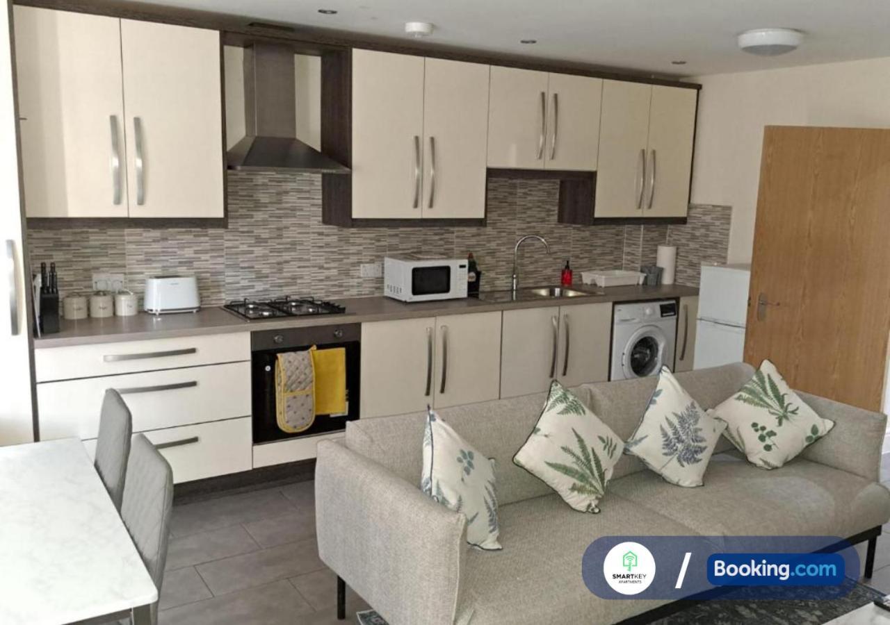Modern 2 Bed 2 Bath Apartment Free Parking ワトフォード エクステリア 写真