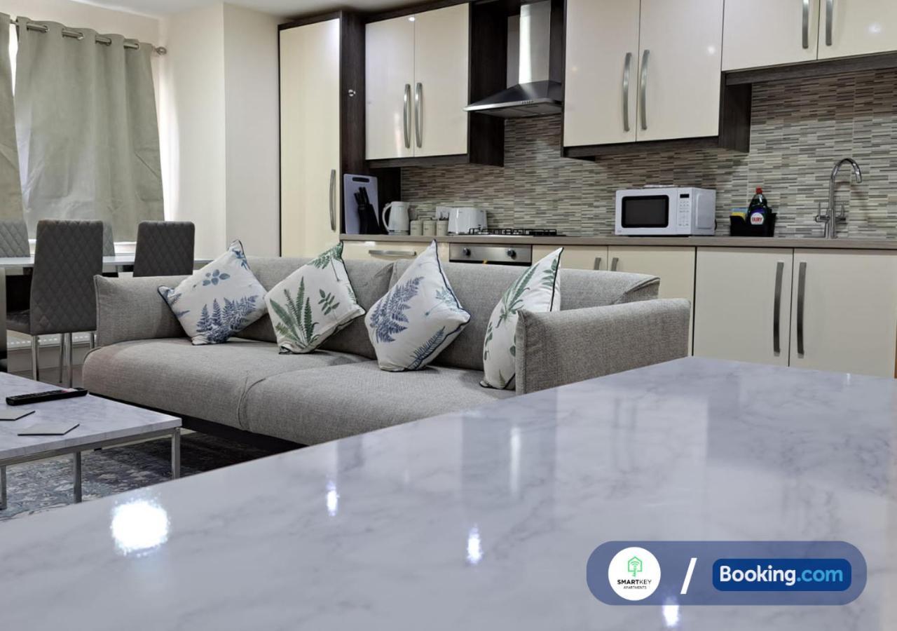 Modern 2 Bed 2 Bath Apartment Free Parking ワトフォード エクステリア 写真