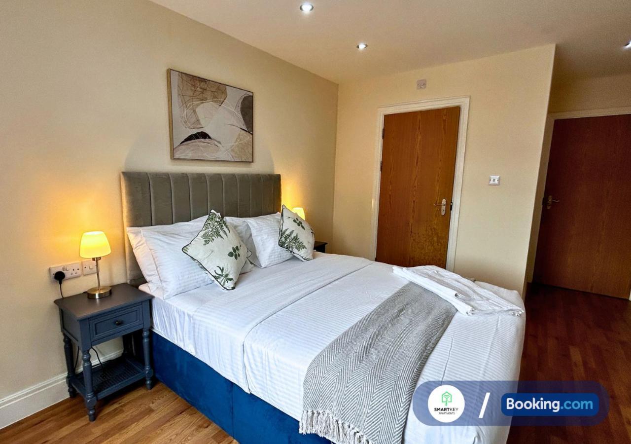 Modern 2 Bed 2 Bath Apartment Free Parking ワトフォード エクステリア 写真