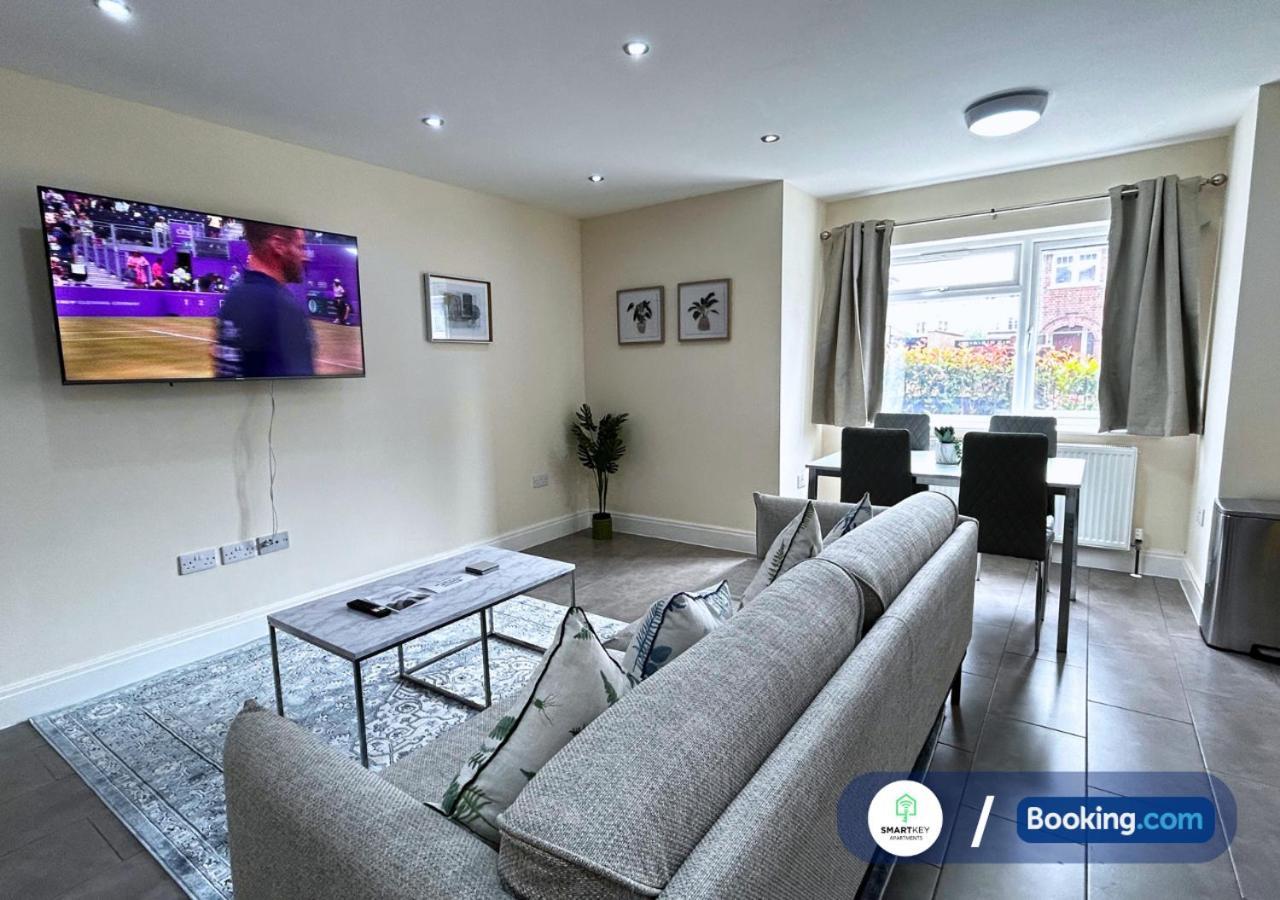 Modern 2 Bed 2 Bath Apartment Free Parking ワトフォード エクステリア 写真