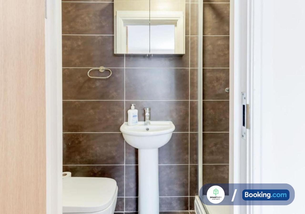 Modern 2 Bed 2 Bath Apartment Free Parking ワトフォード エクステリア 写真