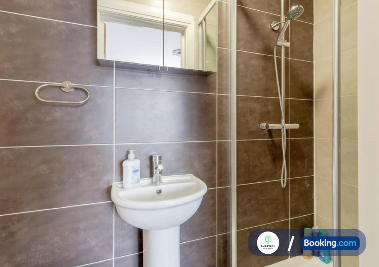 Modern 2 Bed 2 Bath Apartment Free Parking ワトフォード エクステリア 写真