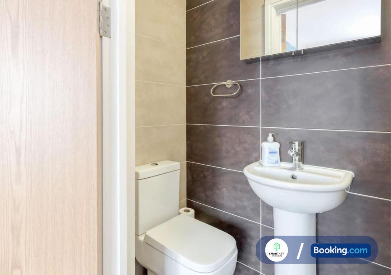 Modern 2 Bed 2 Bath Apartment Free Parking ワトフォード エクステリア 写真