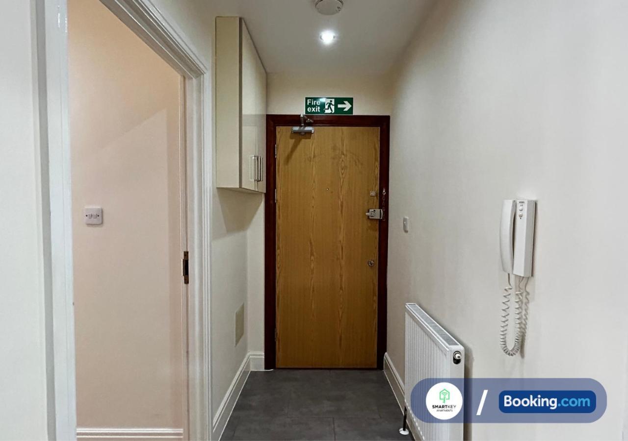 Modern 2 Bed 2 Bath Apartment Free Parking ワトフォード エクステリア 写真