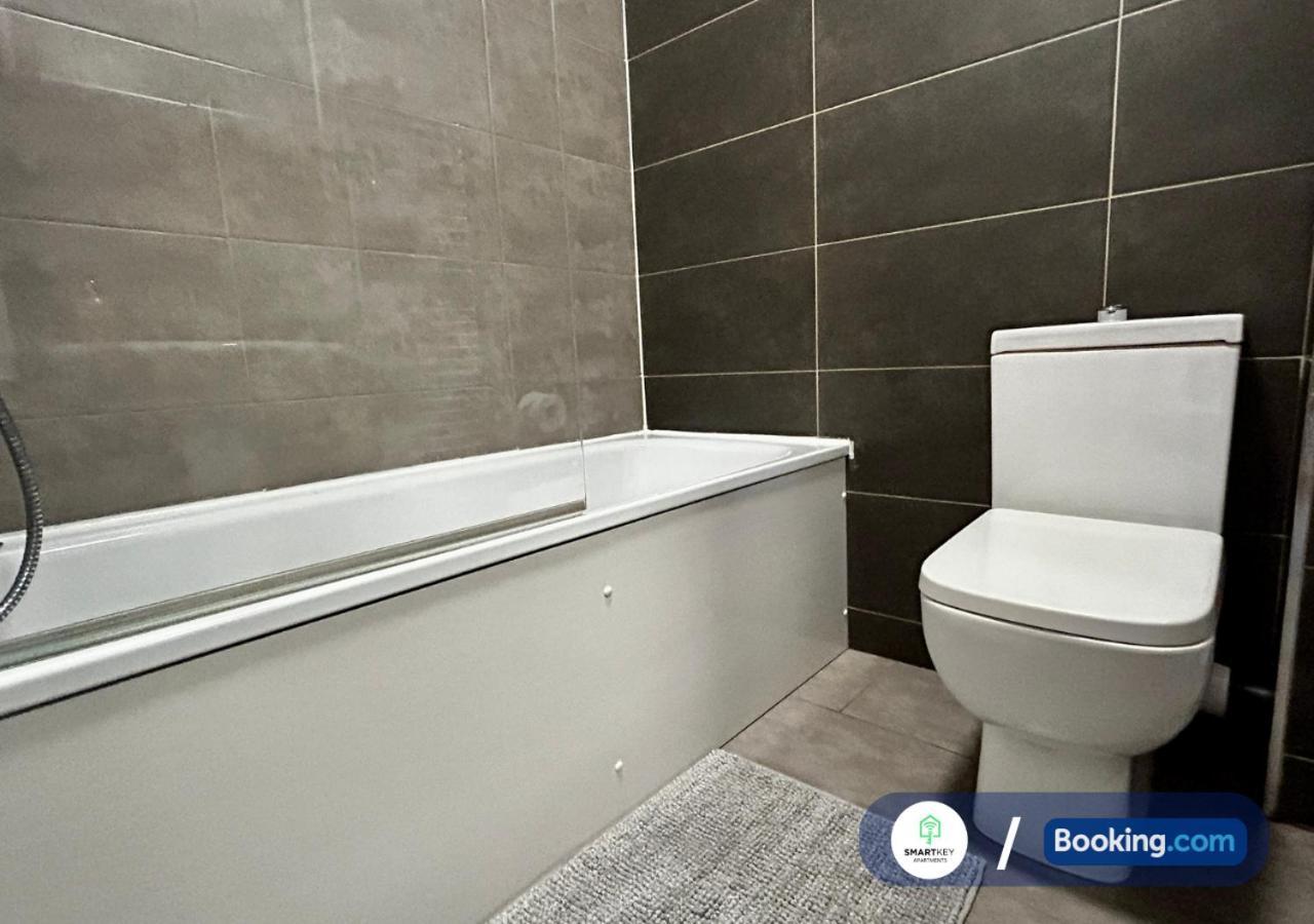 Modern 2 Bed 2 Bath Apartment Free Parking ワトフォード エクステリア 写真